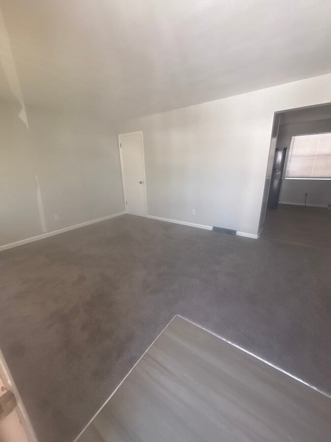 Building Photo - 9122 Orangewood Dr