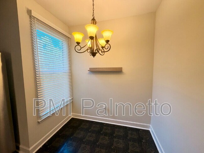Building Photo - 3923 W Buchanan Dr