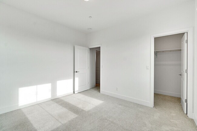 Building Photo - 863 Orchard Hills Rd