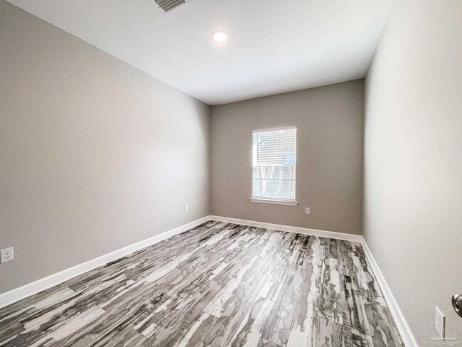 Building Photo - 5170 Burlington Ave