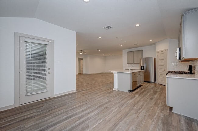 Building Photo - 1203 Hyde Lk Ln