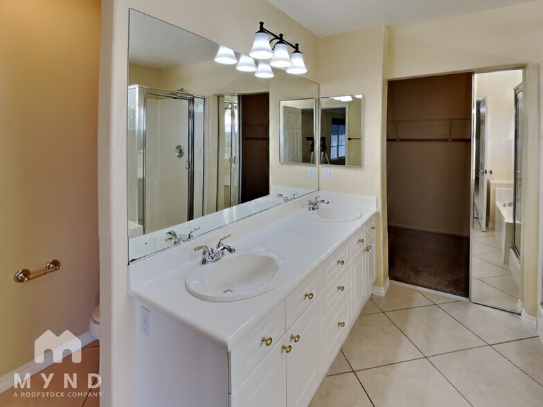 Building Photo - 5853 Tarpon Glade Ct