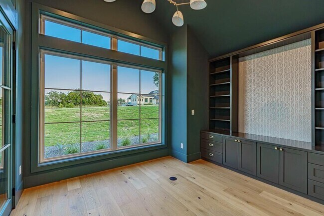 Building Photo - 5000 Creek Meadow