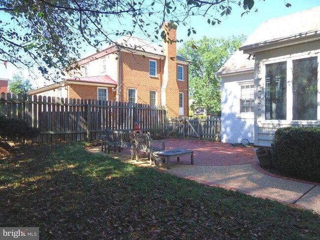 Building Photo - 1208 Littlepage St