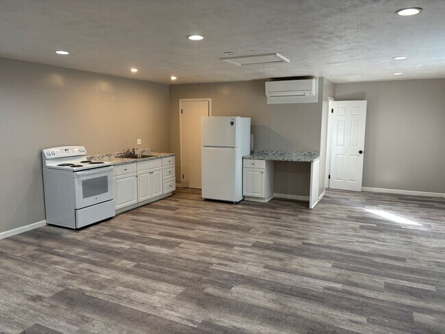 Building Photo - 1292C