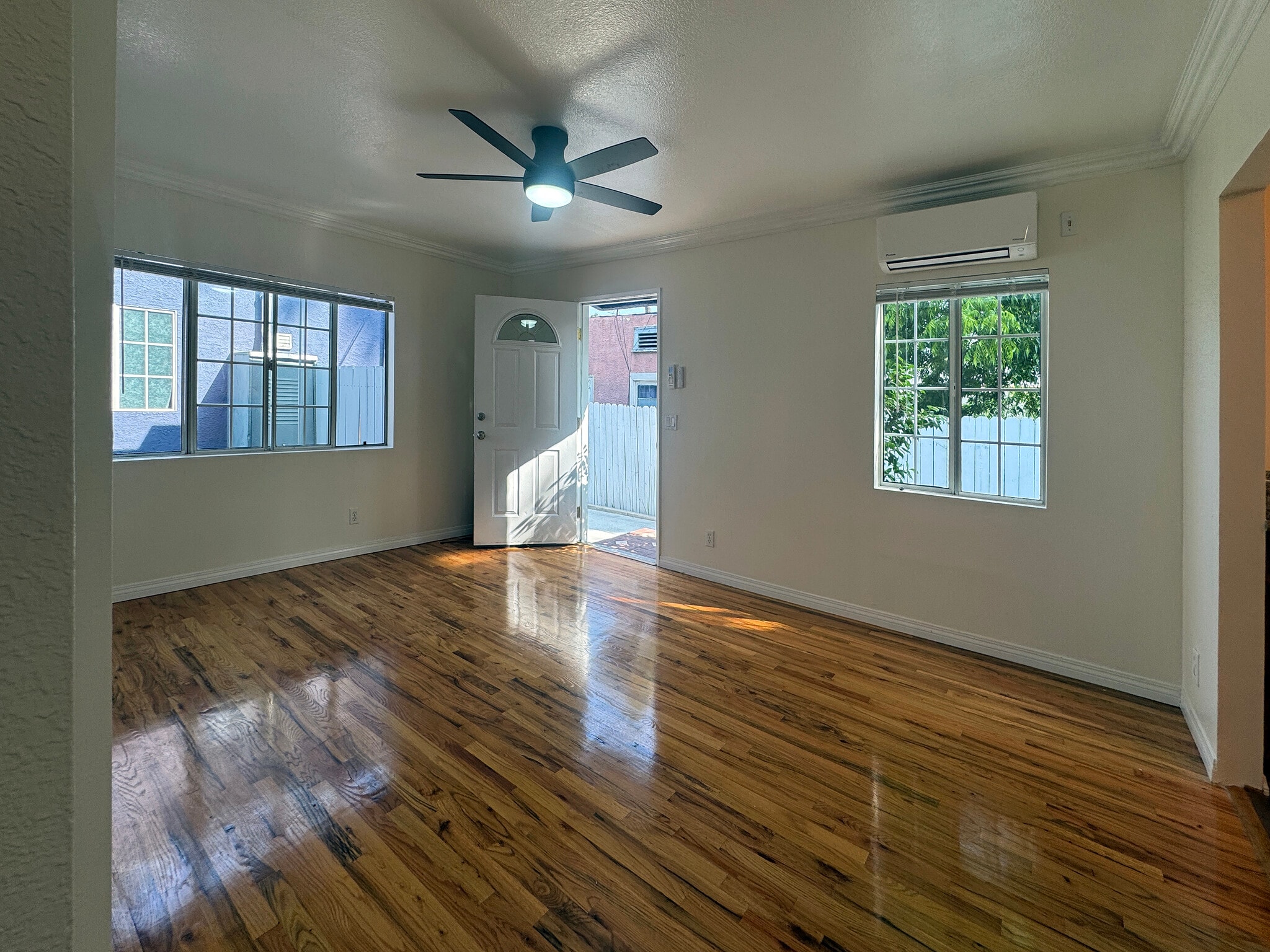 Building Photo - 1210 Manzanita St