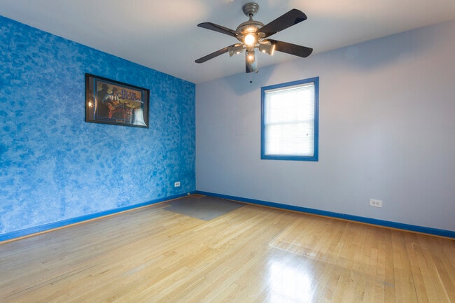 Building Photo - 1301 N Northwest Hwy