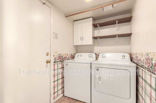 Building Photo - 3722 E Long Lake Rd