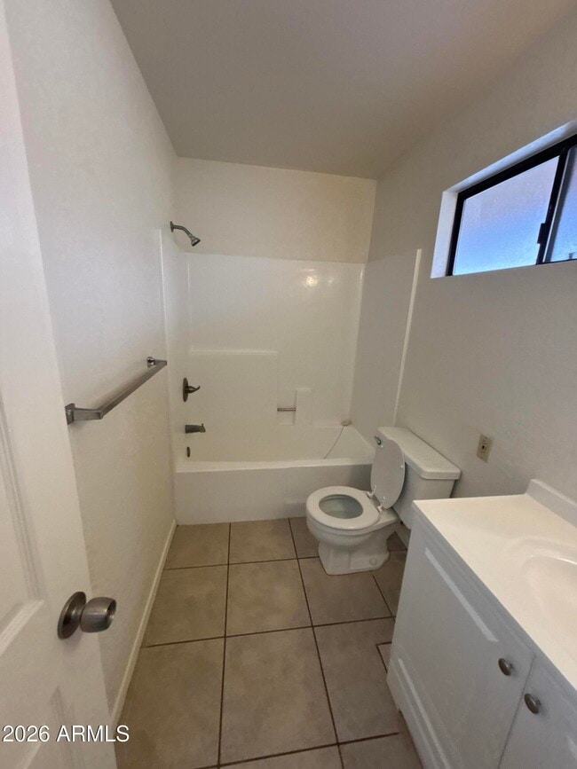 Building Photo - 840 S Main St