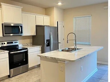 Building Photo - 882 Rotary Rd