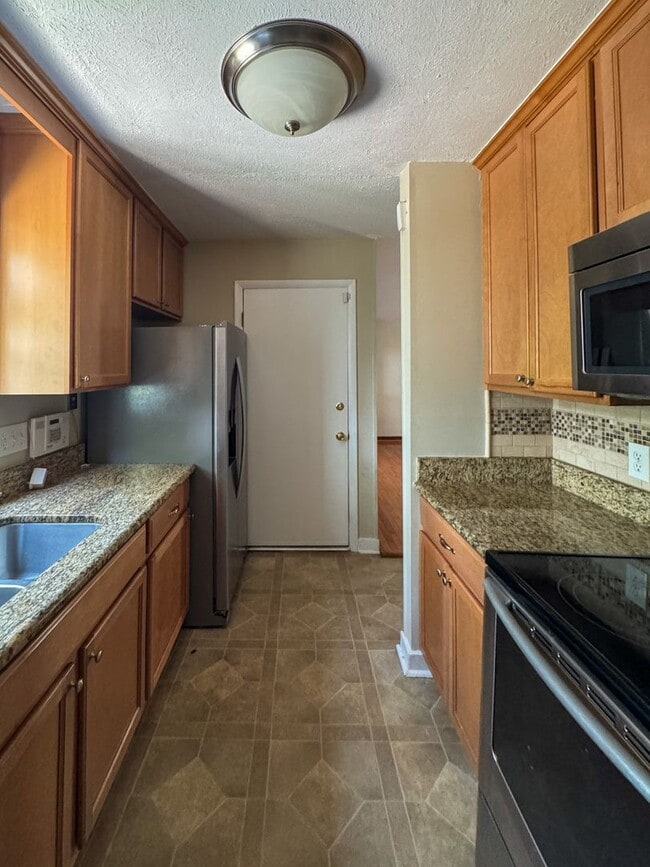 Building Photo - Cute 3 Bed 1.5 Bath Home Near Fort Bragg