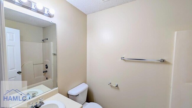 Building Photo - 1460 Flo Zechman Dr