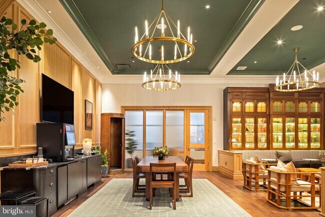 Building Photo - 200 S Broad St