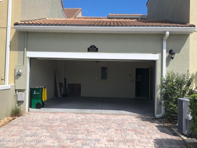 Building Photo - 3225 Sedge Dr