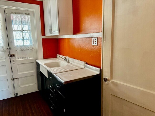 Building Photo - 1800 Fillmore St