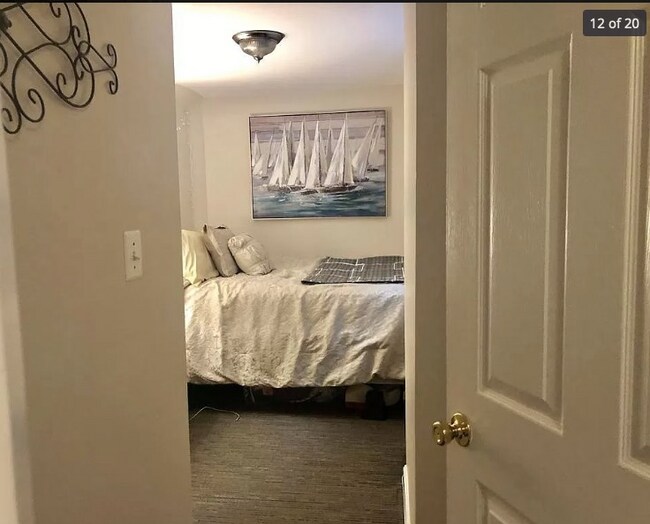 Building Photo - 902 I St SE