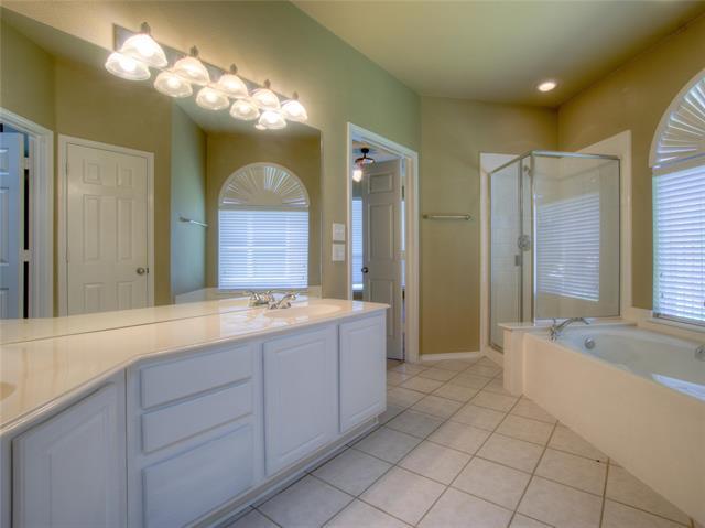 Building Photo - 11161 Balcones Dr