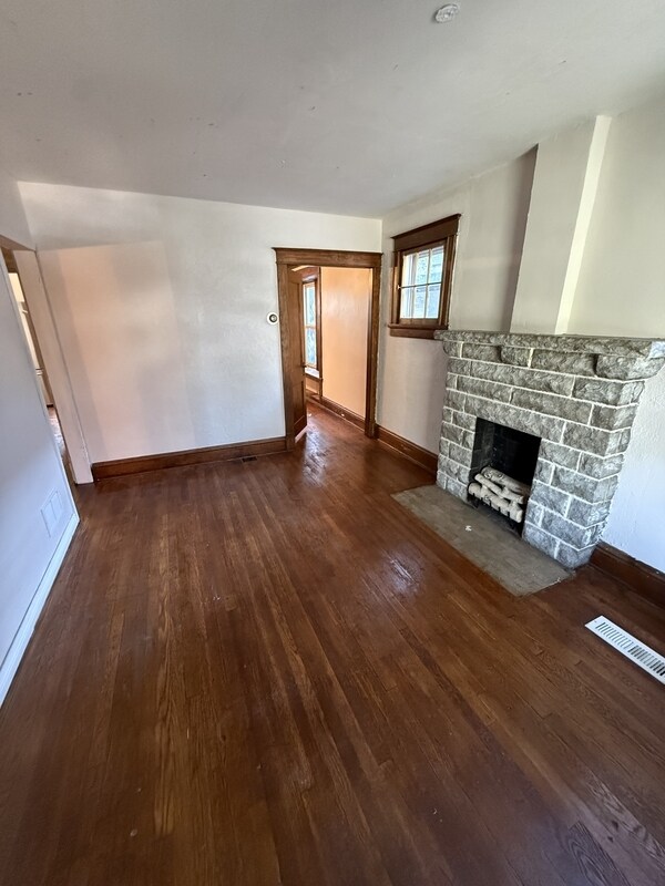 Building Photo - 307 White Ave