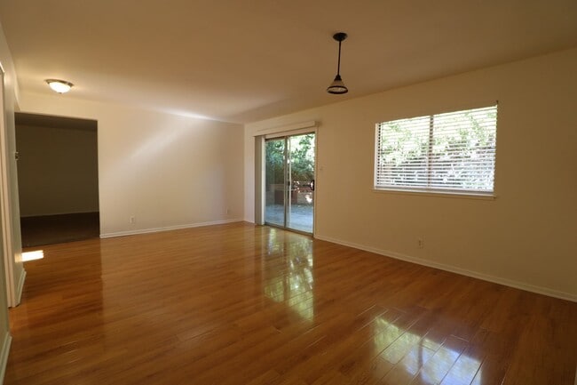 Building Photo - 3 BEDROOM, 2 BATH:  Home for Lease in Nort...