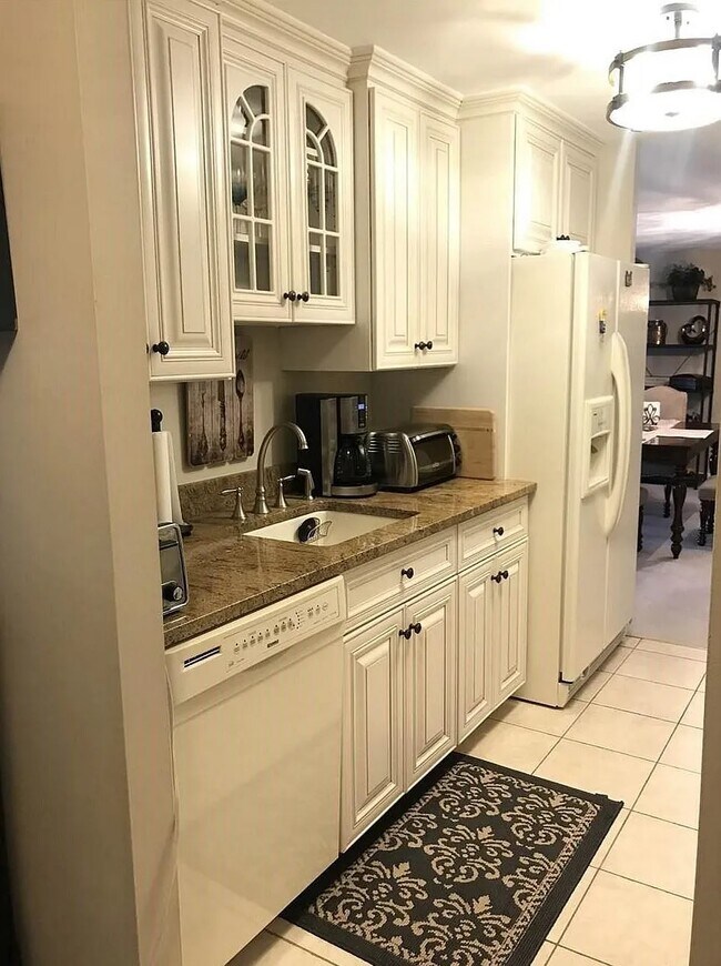 Building Photo - 501 Brook Village Rd