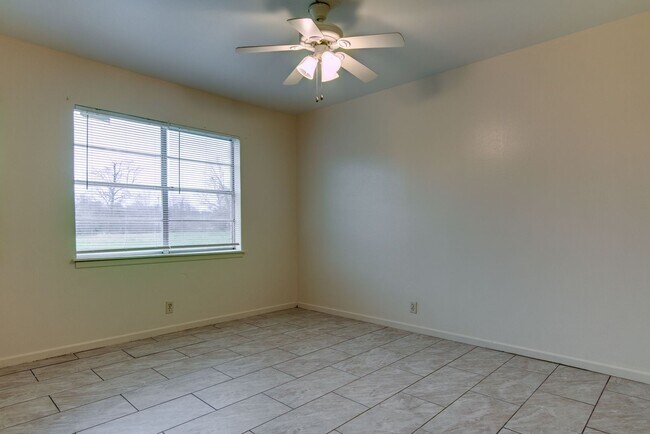 Building Photo - 2 Bedroom Apartment for Lease!