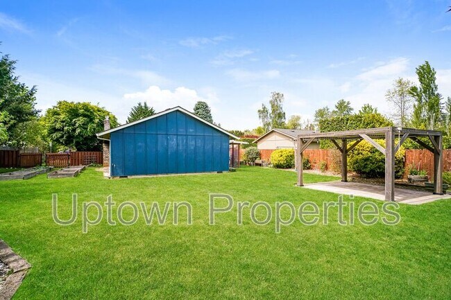 Building Photo - 7880 SW 69th Ave