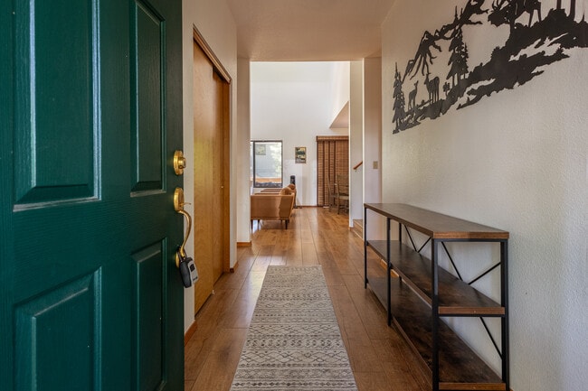 Building Photo - 335 Sandia Cir