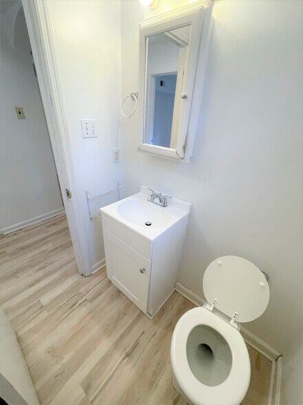 Building Photo - 5712 Phillips Ave