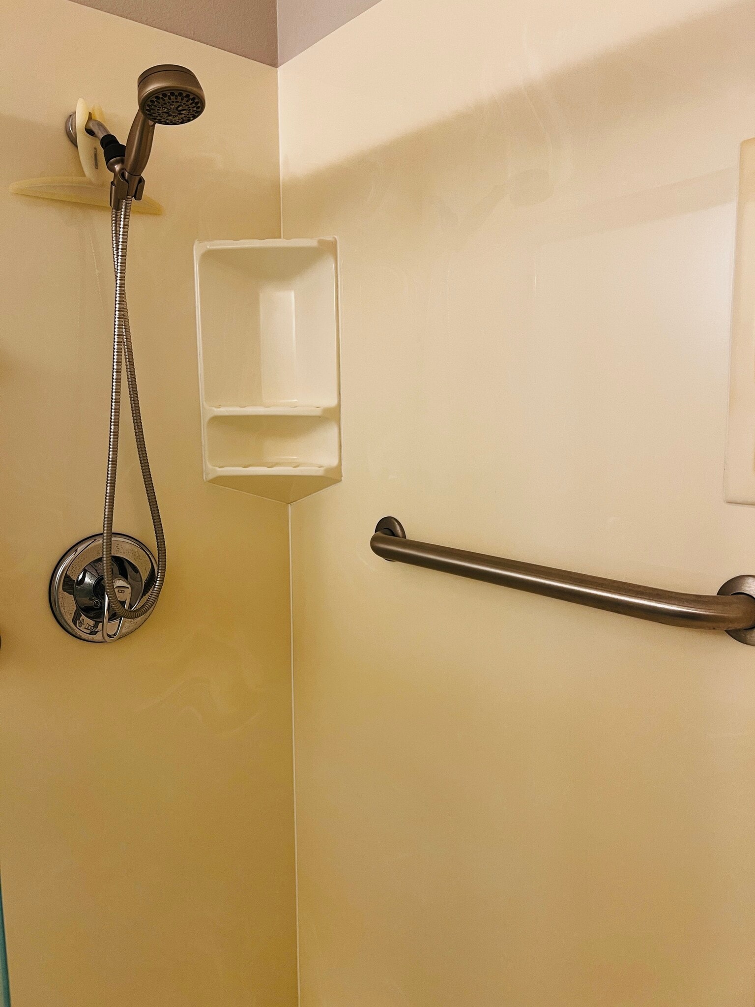 Additional safety bar - 810 Leisure World