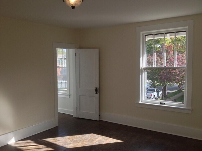 Building Photo - 4200 Mercier St