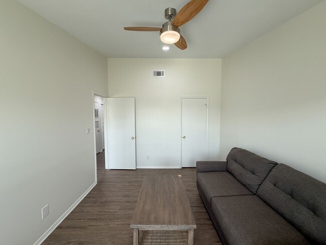 Building Photo - Completely renovated 2 bedroom 2 bath waterfront condo for rent near Pensacola Beach!