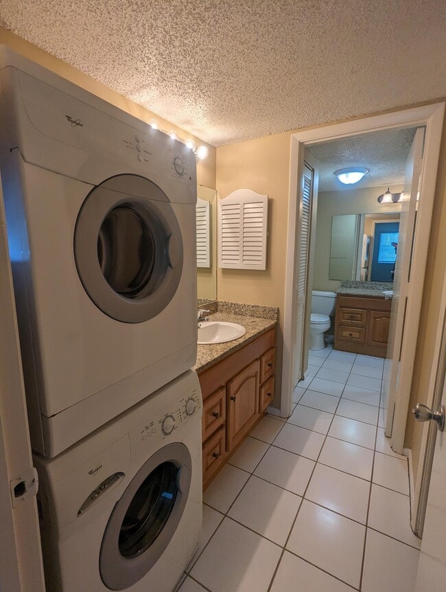 Building Photo - 3700 S Osprey Ave