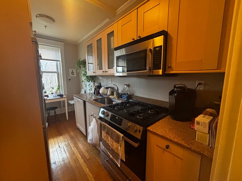 Building Photo - 110 Riverway