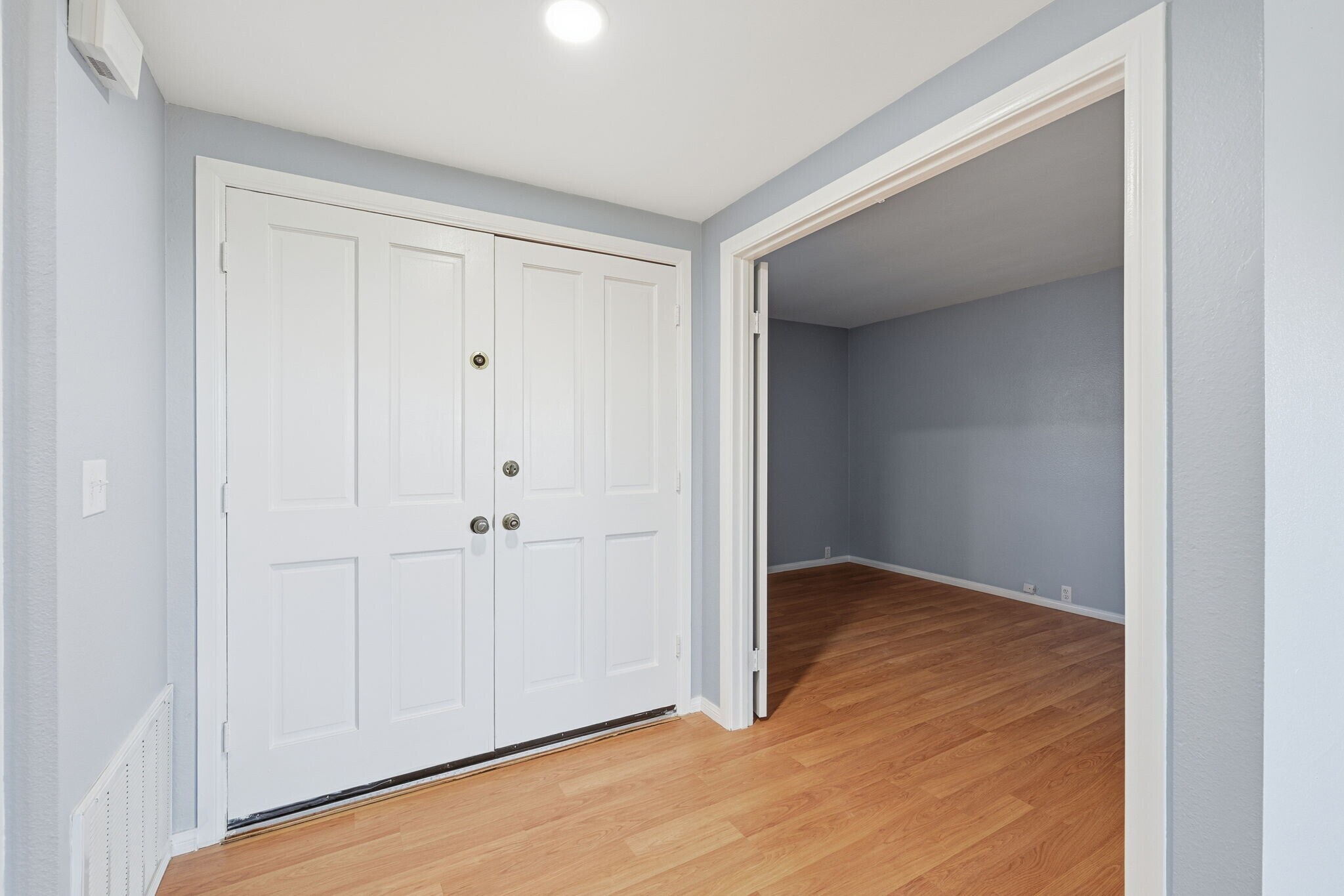 Building Photo - 1999 Seawind Way