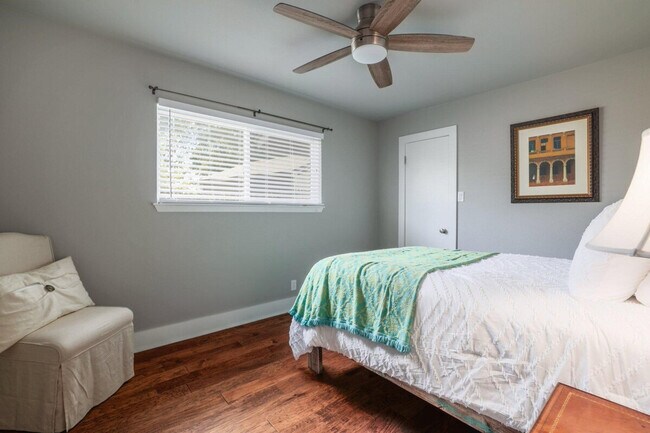 Building Photo - 7107 Scenic Brook Dr