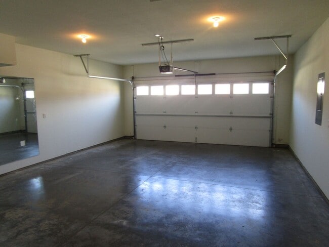 Building Photo - Huge 3BR/3BA Villa at Boulder Springs - Available July!!