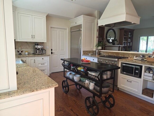 Building Photo - 2264 Grahn Dr
