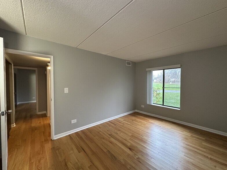 Building Photo - 525 N Quentin Rd