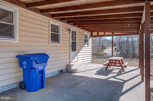 Building Photo - 10605 Willetts Crossing Rd