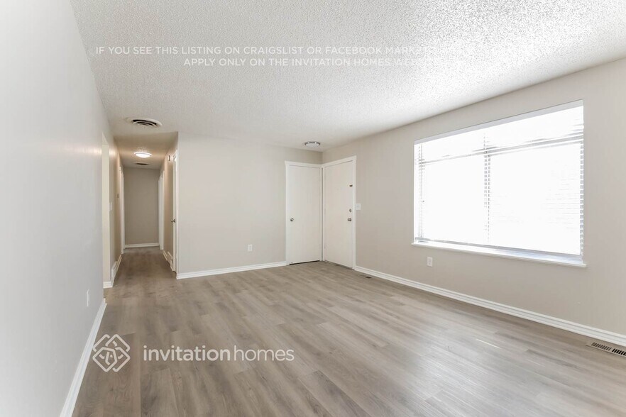 Building Photo - 2852 S Mobile St