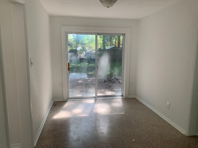 Building Photo - 760 Greenway Pl