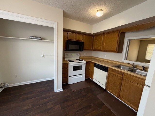 Building Photo - 1695 Brewer Rd