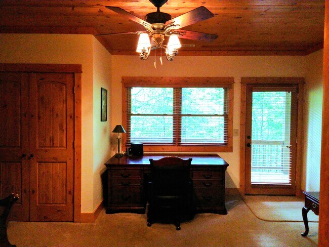 Building Photo - 386 Arbor Dr