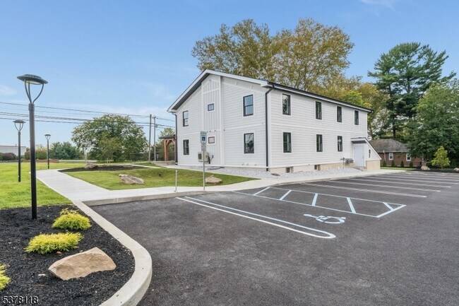 Building Photo - 535 St James Ave