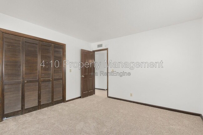 Building Photo - 2063 E Aspen Dr