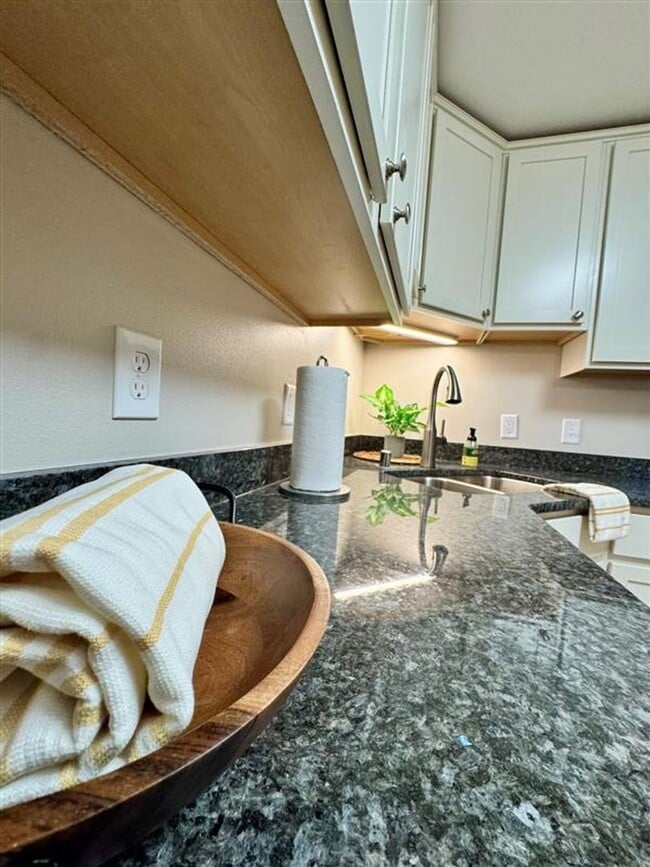 Building Photo - Newly Remodeled 2 Bedroom with washer & dryer behind Hilldale Mall!