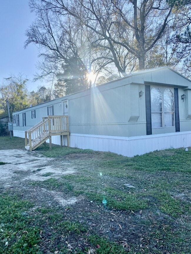 Building Photo - 918 Salters St