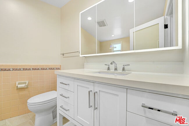 Building Photo - 2383 Panorama Terrace