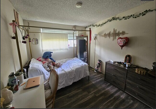 Building Photo - 1016 Drake Dr