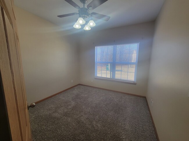 Building Photo - Beautiful 2 Bed, 2 Bath Luxury Condo - Free Month w/13 mo Lease!